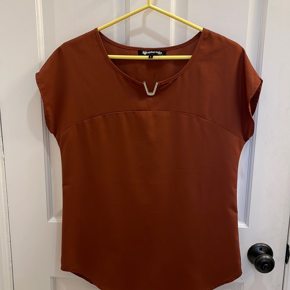 Unique bronze short sleeve blouse!